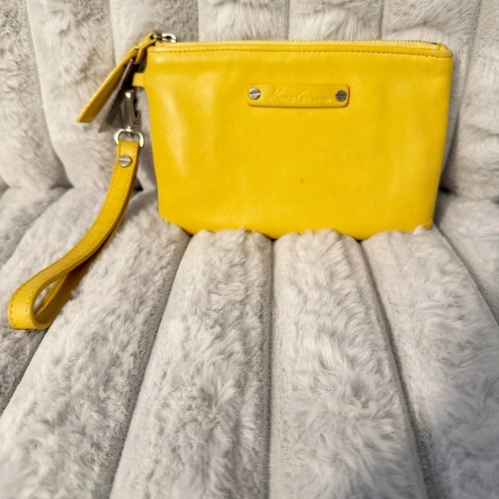 Kenneth Cole leather zip wristlet / wallet. - Picture 1 of 4